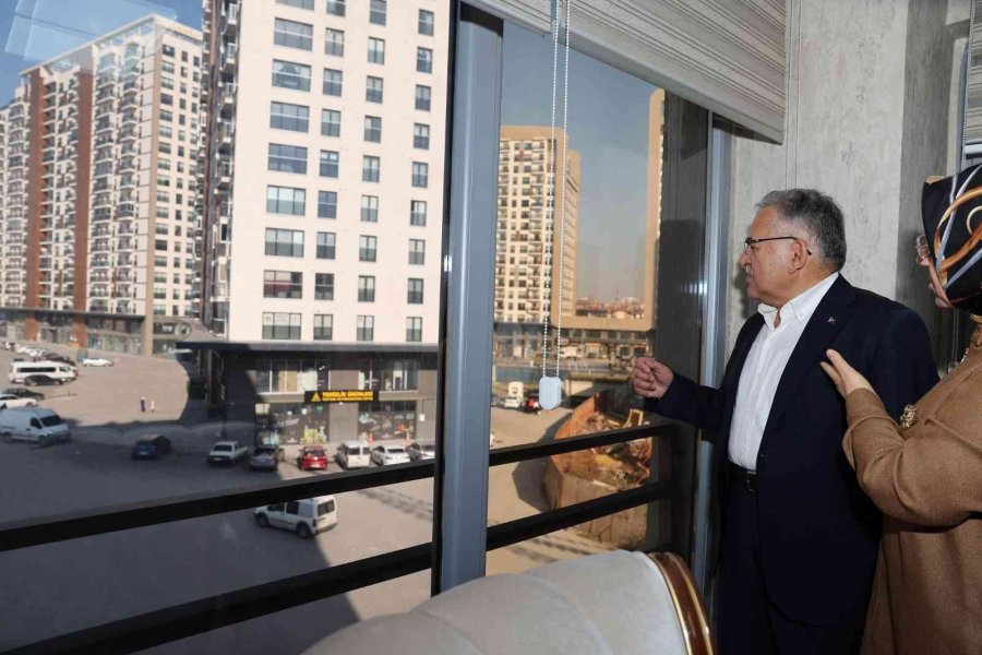 Büyükkılıç, Ak Parti Kayseri İl Kadın Kolları Üyeleri İle İstişare Toplantısı Gerçekleştirdi