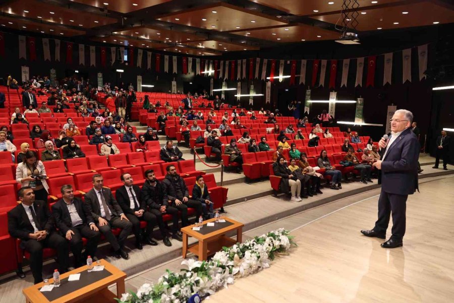 Büyükşehir’in Kitap Okuma Yarışması’na Yoğun İlgi