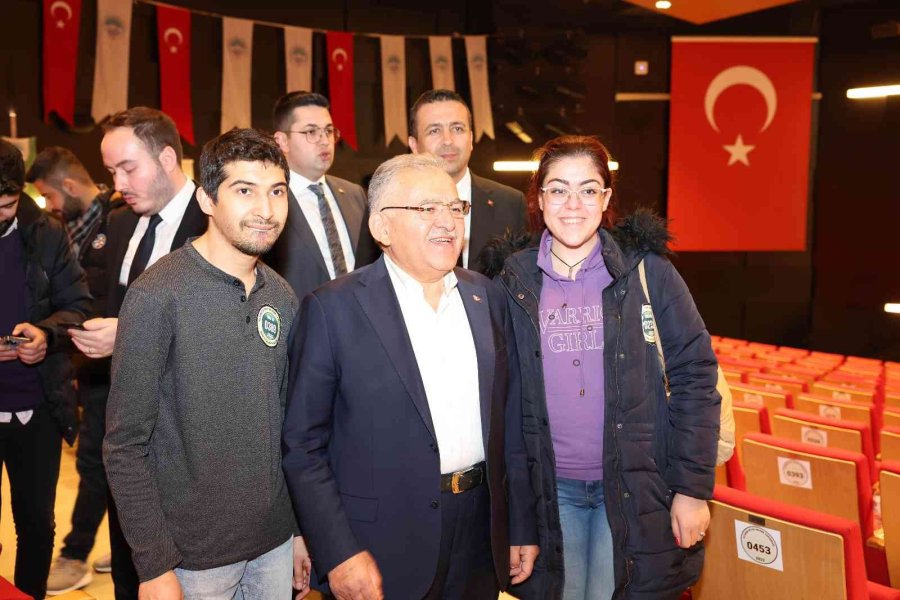 Büyükşehir’in Kitap Okuma Yarışması’na Yoğun İlgi