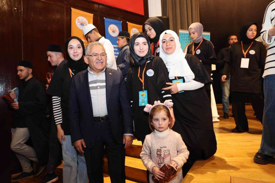 Başkan Büyükkılıç, Kuran-ı Kerim’i Güzel Okuma Yarışması’nda Gençlerle Buluştu