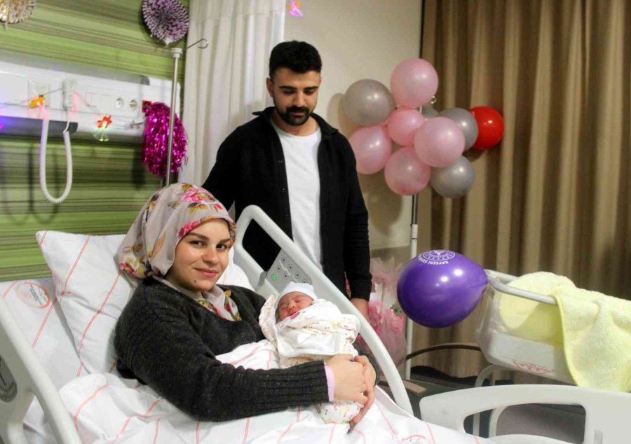 Kayseri’de Yılın İlk Bebeği ’yüsra’ Oldu