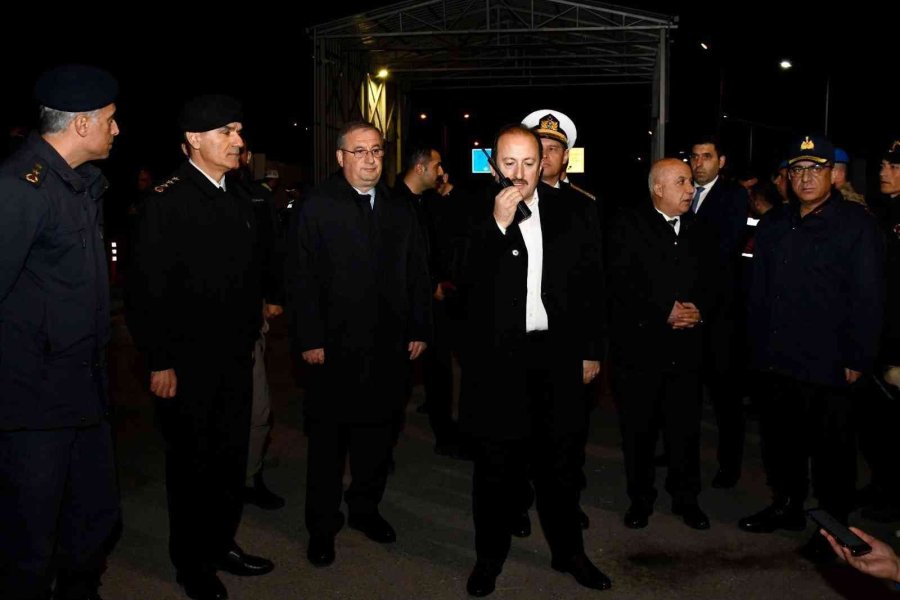 Vali Pehlivan Nöbetteki Memurların Yeni Yılını Telsiz Anonsuyla Kutladı