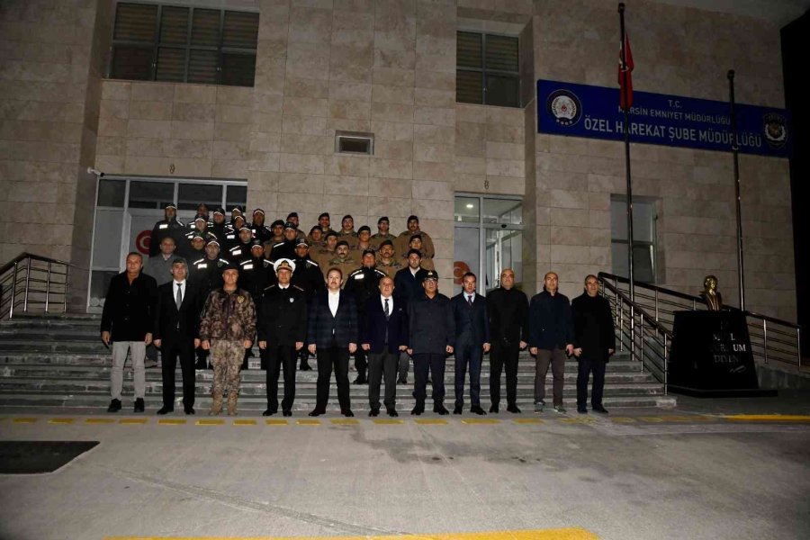 Vali Pehlivan Nöbetteki Memurların Yeni Yılını Telsiz Anonsuyla Kutladı