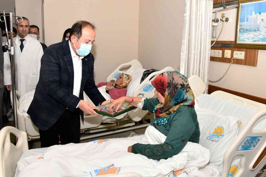 Vali Pehlivan Nöbetteki Memurların Yeni Yılını Telsiz Anonsuyla Kutladı