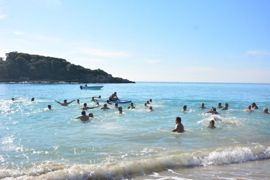 Mersin’de Doğaseverler 2023’ü Denize Girerek Karşıladı