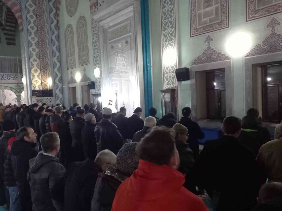 Ülkü Ocakları Üyeleri Yılın İlk Sabah Namazında Buluştu