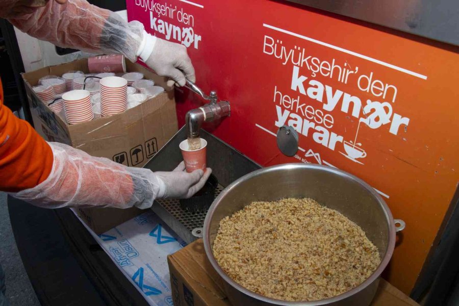 Mersin Büyükşehir’den Kış Günlerinde Vatandaşlara ’kaynar’ İkramı
