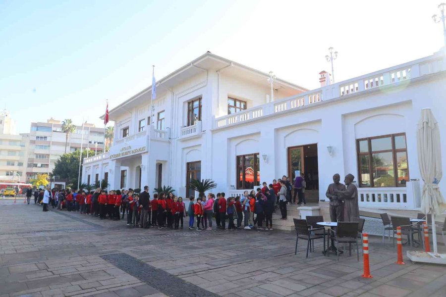 Antalya Şehir Tiyatroları Her Hafta Çocuklarla Buluşuyor