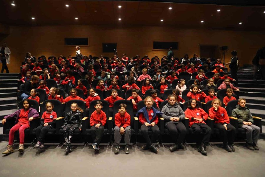 Antalya Şehir Tiyatroları Her Hafta Çocuklarla Buluşuyor