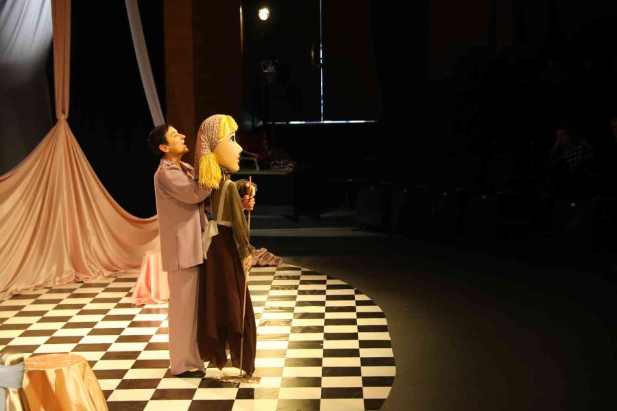 Antalya Şehir Tiyatroları Her Hafta Çocuklarla Buluşuyor