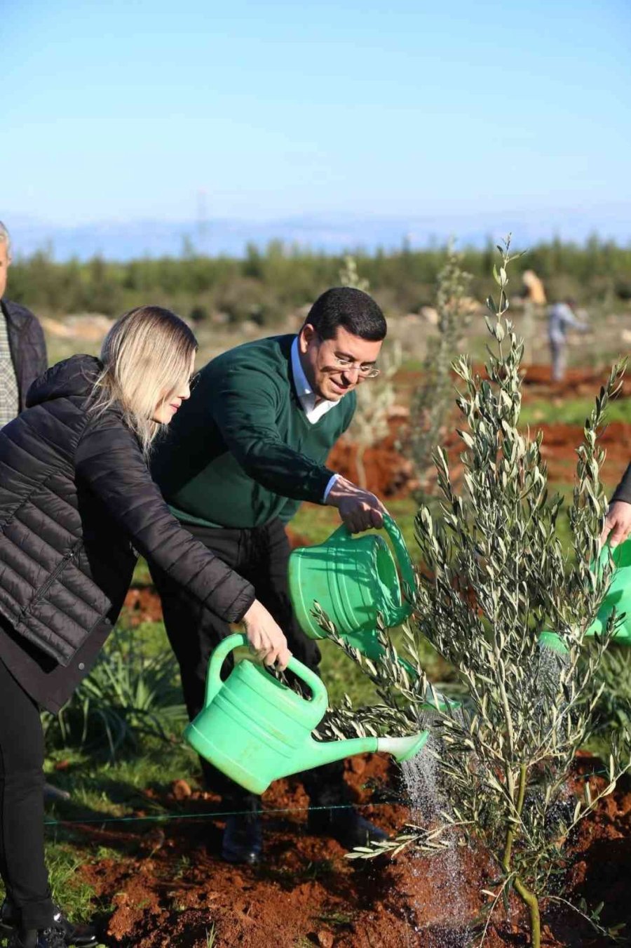 Zeytin Çiftliğinden Elde Edilecek Gelirin Tamamı 35 Bin Öğrenciye Burs Olacak