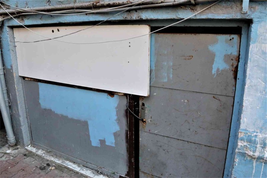 Barınmak İçin Girdiği Depoda Mahsur Kaldı, İtfaiye Tarafından Kurtarıldı