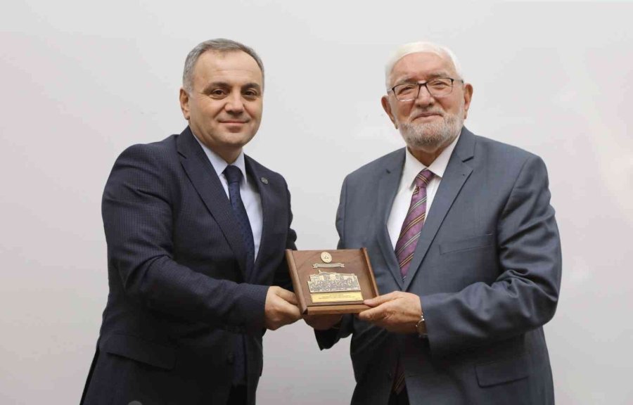 Emekli Diyanet İşleri Başkan Yardımcısı Necmettin Nursaçan, Erü’de Öğrenciler İle Buluştu