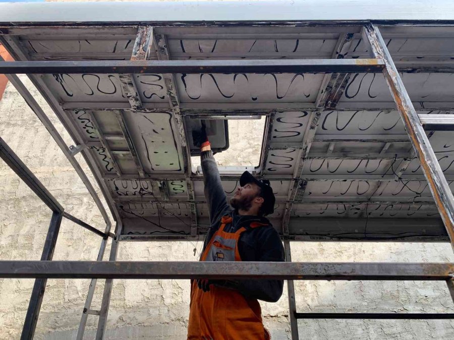 Çocukluk Hayali Olan Karavan İçin Gece Gündüz Çalışıyor