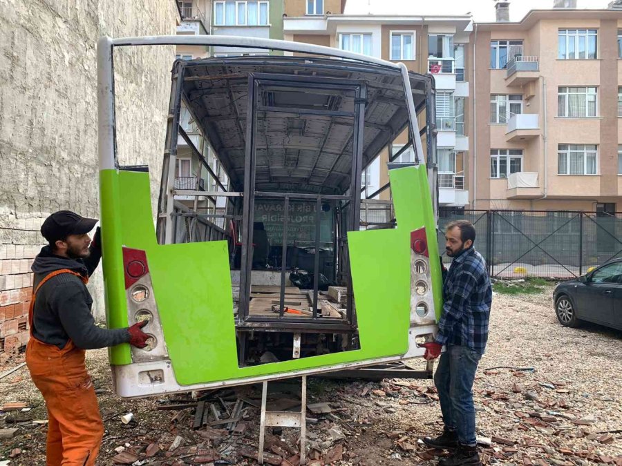 Çocukluk Hayali Olan Karavan İçin Gece Gündüz Çalışıyor