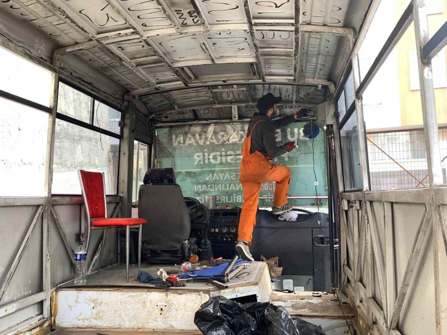 Çocukluk Hayali Olan Karavan İçin Gece Gündüz Çalışıyor