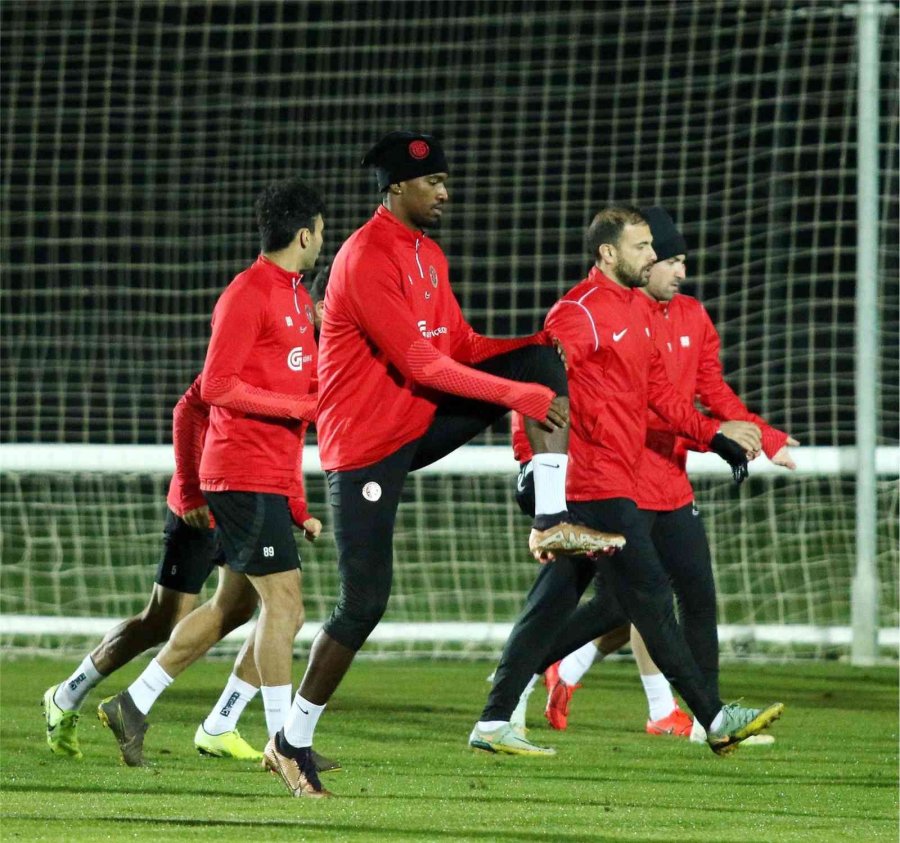 Antalyaspor İle Fenerbahçe 53. Randevuda