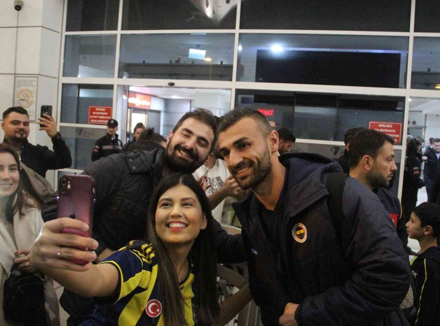 Fenerbahçe’ye Antalya’da Coşkulu Karşılama