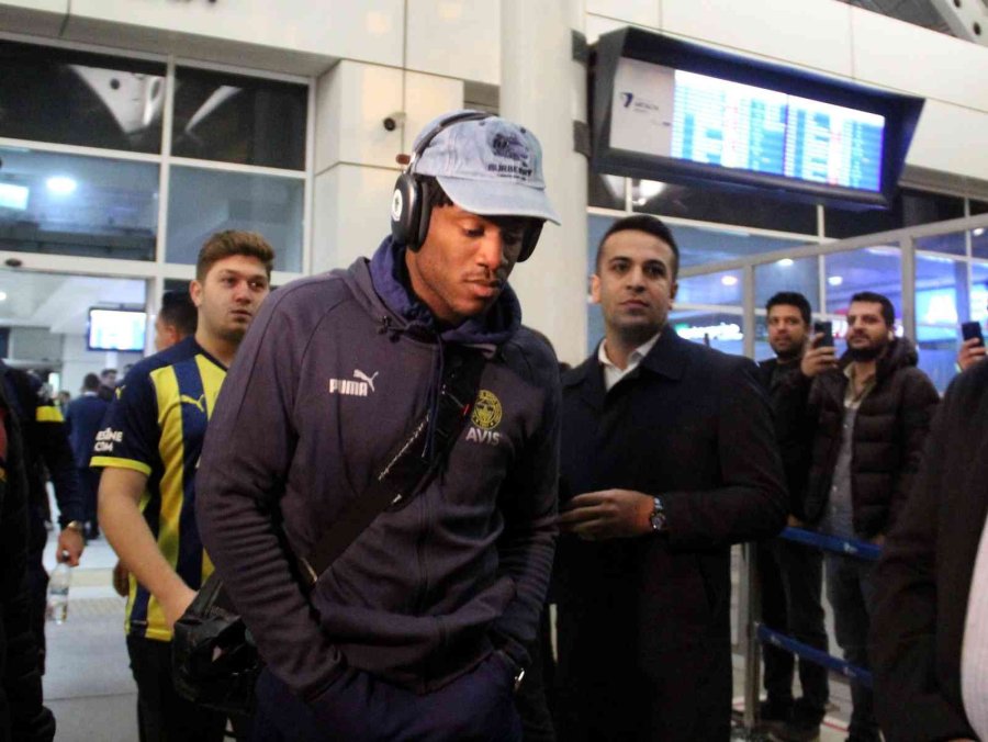 Fenerbahçe’ye Antalya’da Coşkulu Karşılama