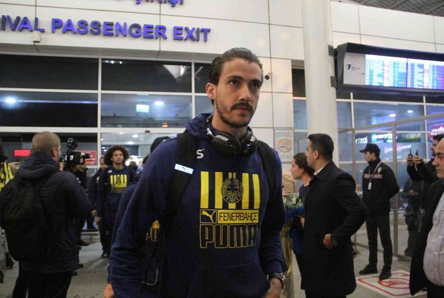 Fenerbahçe’ye Antalya’da Coşkulu Karşılama