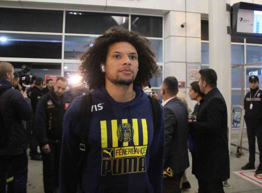 Fenerbahçe’ye Antalya’da Coşkulu Karşılama