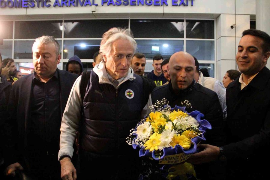 Fenerbahçe’ye Antalya’da Coşkulu Karşılama