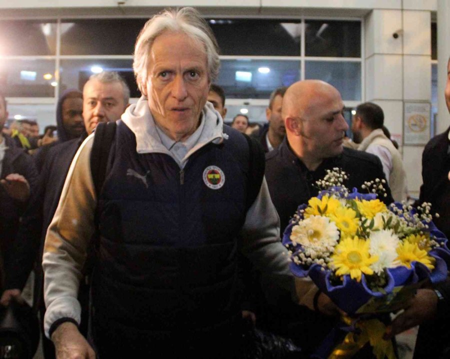 Fenerbahçe’ye Antalya’da Coşkulu Karşılama