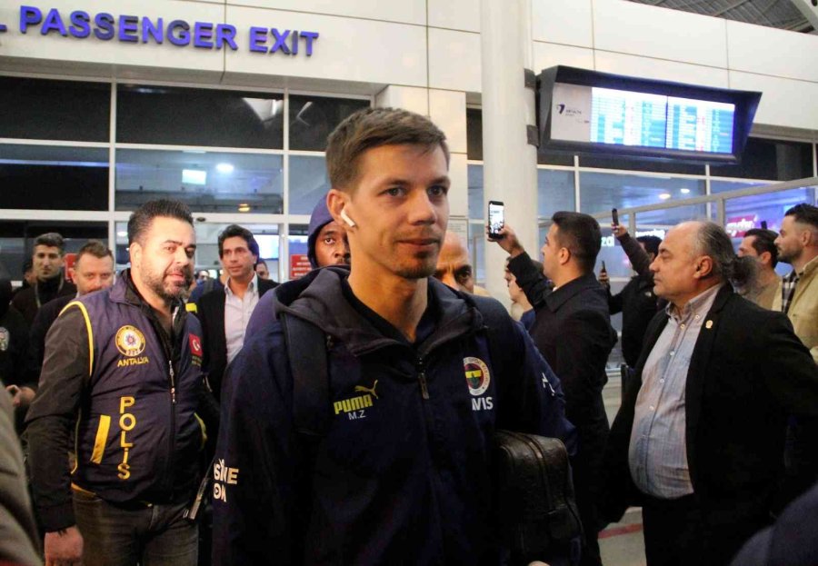 Fenerbahçe’ye Antalya’da Coşkulu Karşılama