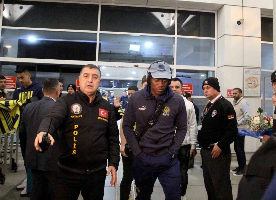Fenerbahçe’ye Antalya’da Coşkulu Karşılama