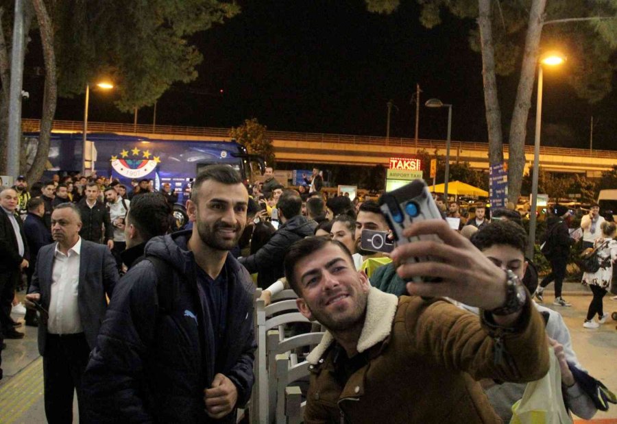 Fenerbahçe’ye Antalya’da Coşkulu Karşılama