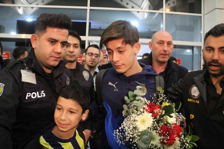 Fenerbahçe’ye Antalya’da Coşkulu Karşılama