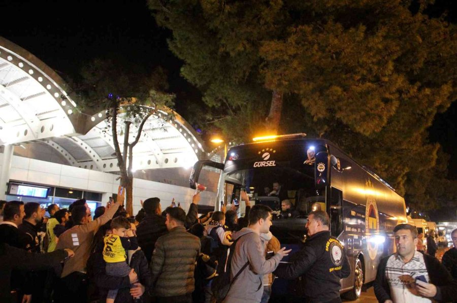 Fenerbahçe’ye Antalya’da Coşkulu Karşılama