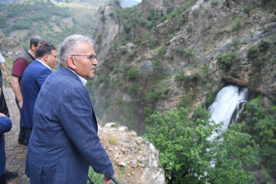 Başkan Büyükkılıç’tan 2022 Yılında 16 İlçeye 100 Ziyaret