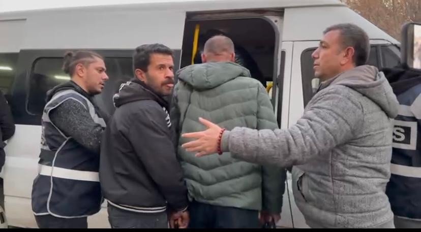 Yakalanan Zanlılardan Biri Basın Mensuplarına İsim Taktı, Diğeri Tükürdü