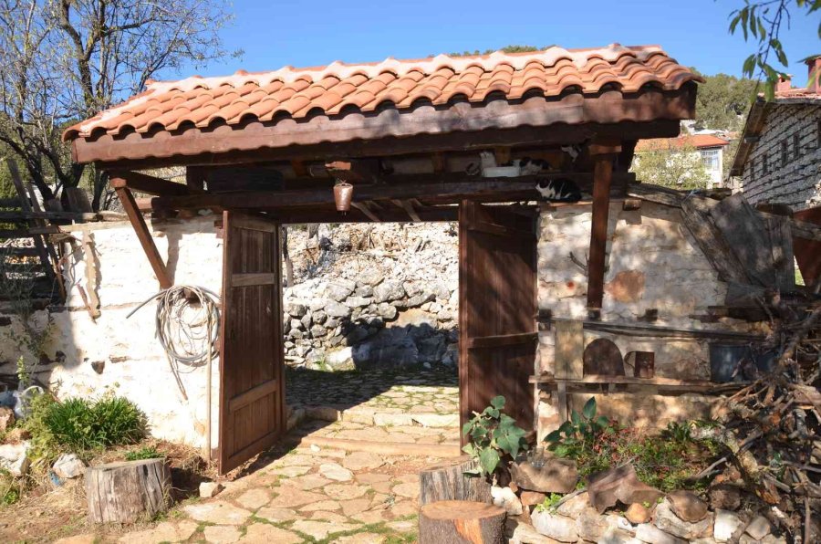 Terk Edilmiş Köye 1 Yılda 80 Bin Ziyaretçi