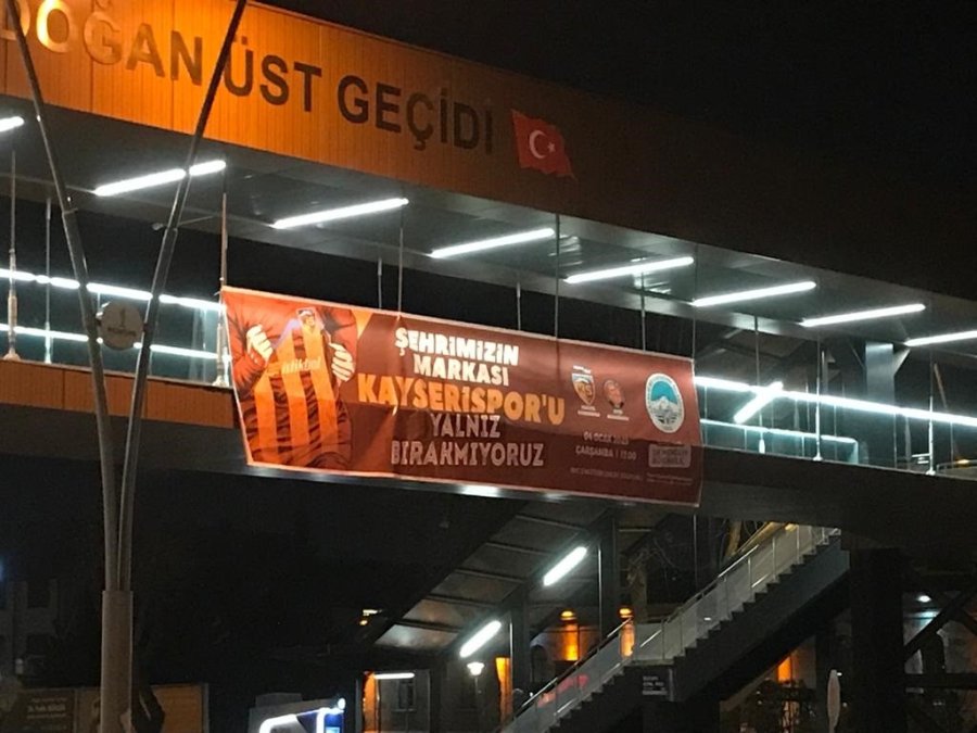 Başkan Büyükkılıç, Kenti Sarı Kırmızı İle Donattı