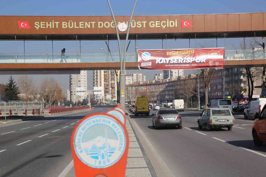 Başkan Büyükkılıç, Kenti Sarı Kırmızı İle Donattı