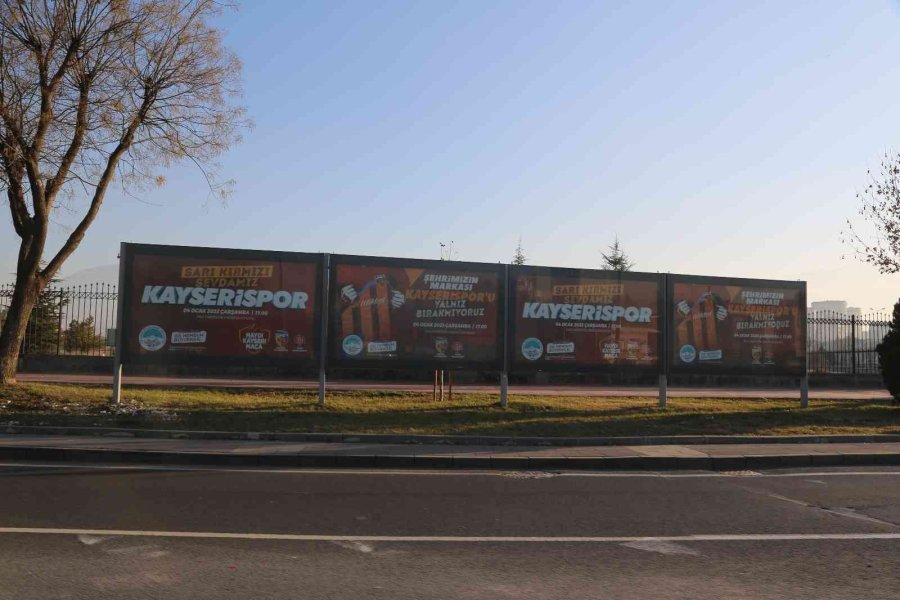 Başkan Büyükkılıç, Kenti Sarı Kırmızı İle Donattı