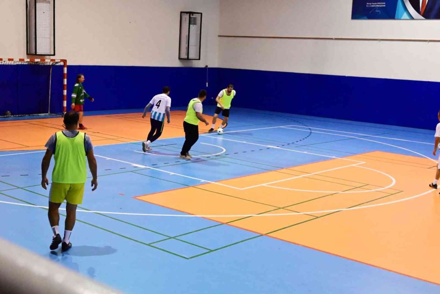 Kemer’de Kurumlar Arası Futsal Turnuvası Başladı