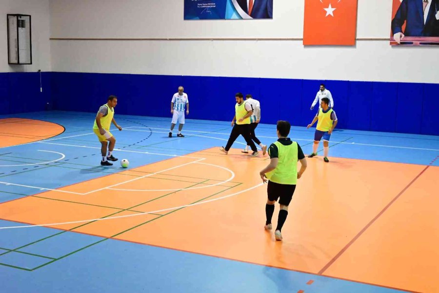 Kemer’de Kurumlar Arası Futsal Turnuvası Başladı