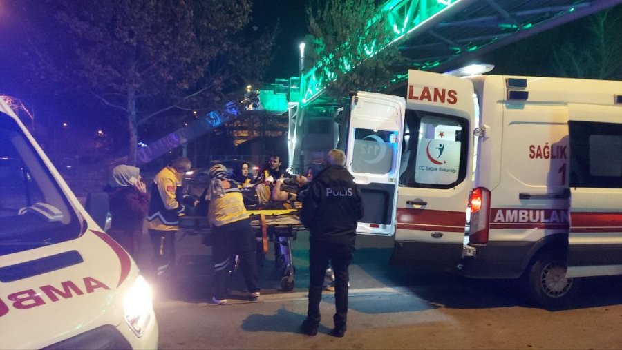 Konya’da Otomobilin Çarptığı Midibüs Yan Yattı: 10 Yaralı