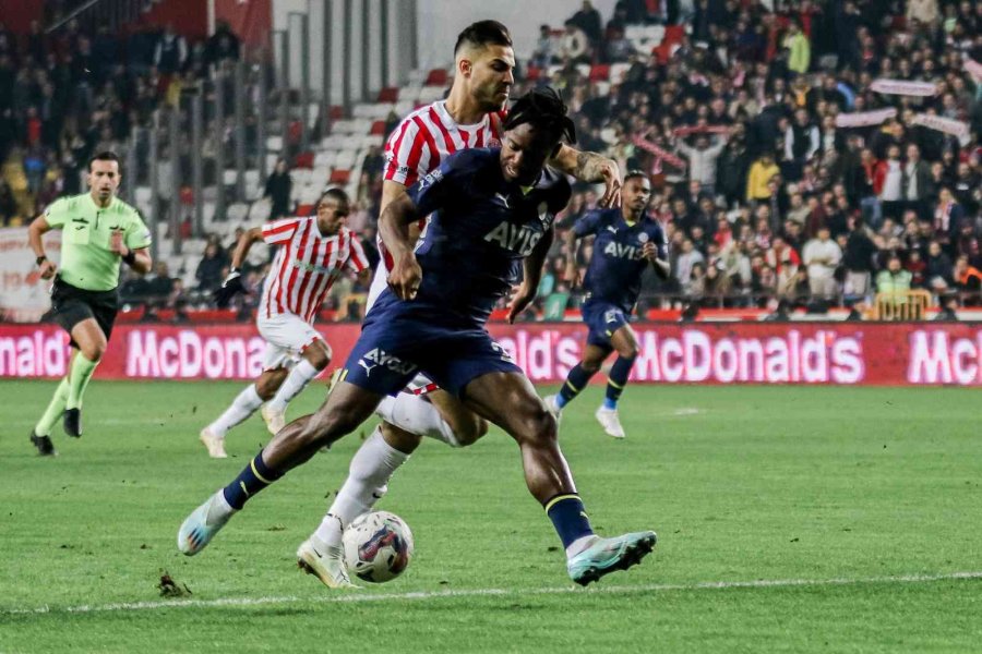 Spor Toto Süper Lig: Fta Antalyaspor: 1 - Fenerbahçe: 0 (ilk Yarı)