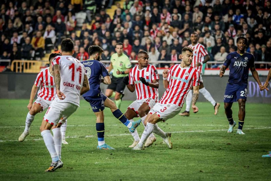 Spor Toto Süper Lig: Fta Antalyaspor: 1 - Fenerbahçe: 0 (ilk Yarı)