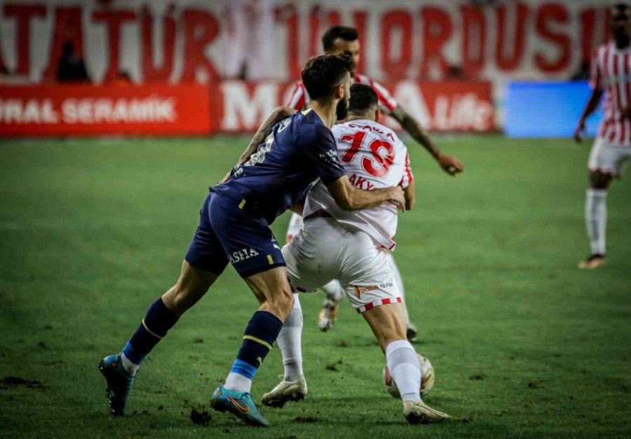 Spor Toto Süper Lig: Fta Antalyaspor: 1 - Fenerbahçe: 0 (ilk Yarı)