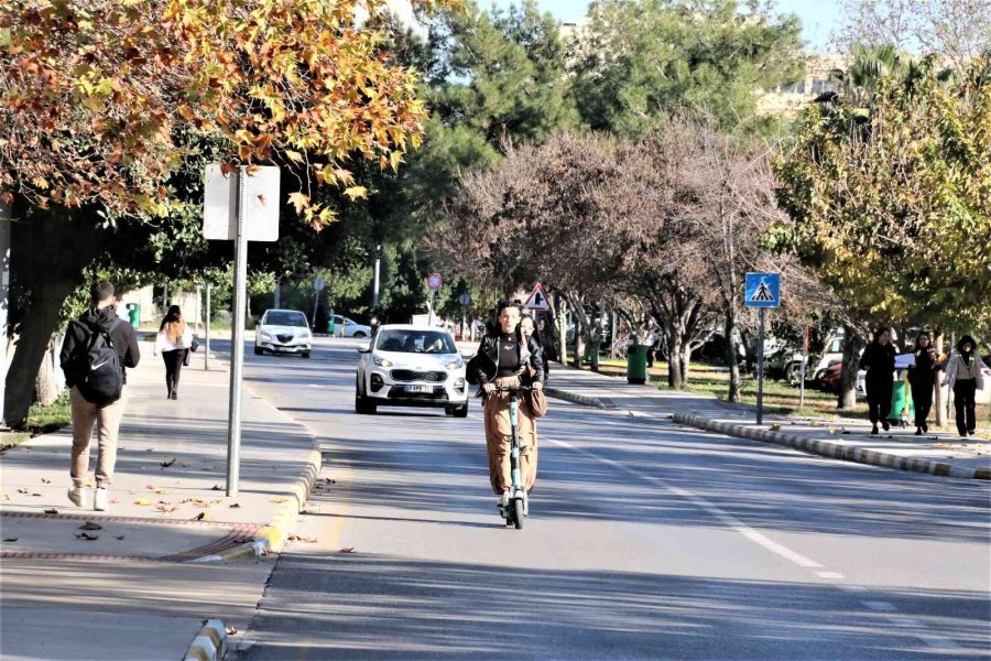 Antalya’da Scooterlar 50 Kilometre Hızın Üzerinde Yollarda Kullanılamayacak