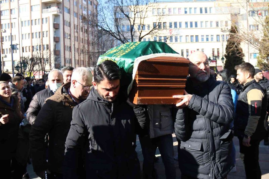 Cinayete Kurban Giden Genç, Gözyaşlarıyla Son Yolculuğuna Uğurlandı