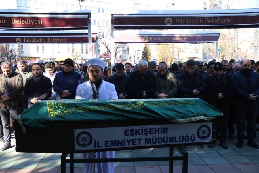 Cinayete Kurban Giden Genç, Gözyaşlarıyla Son Yolculuğuna Uğurlandı