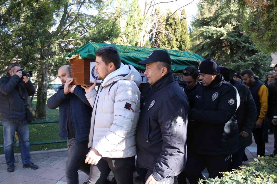 Cinayete Kurban Giden Genç, Gözyaşlarıyla Son Yolculuğuna Uğurlandı