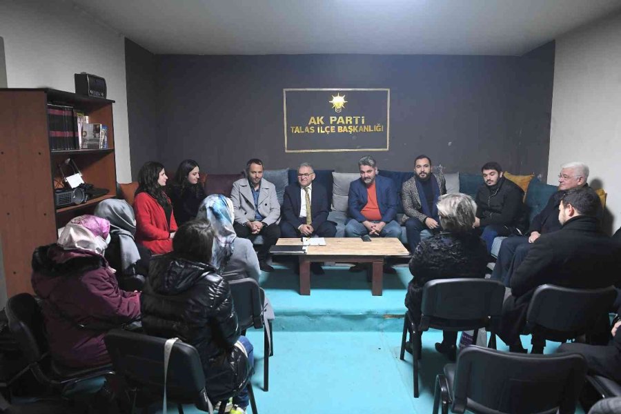 Başkan Büyükkılıç, Ak Parti Talas İlçe Başkanlığı Yönetim Kurulu Toplantısına Katıldı