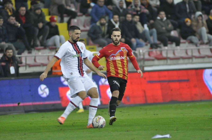 Spor Toto Süper Lig: Kayserispor: 0 - Fatih Karagümrük: 2 (ilk Yarı)